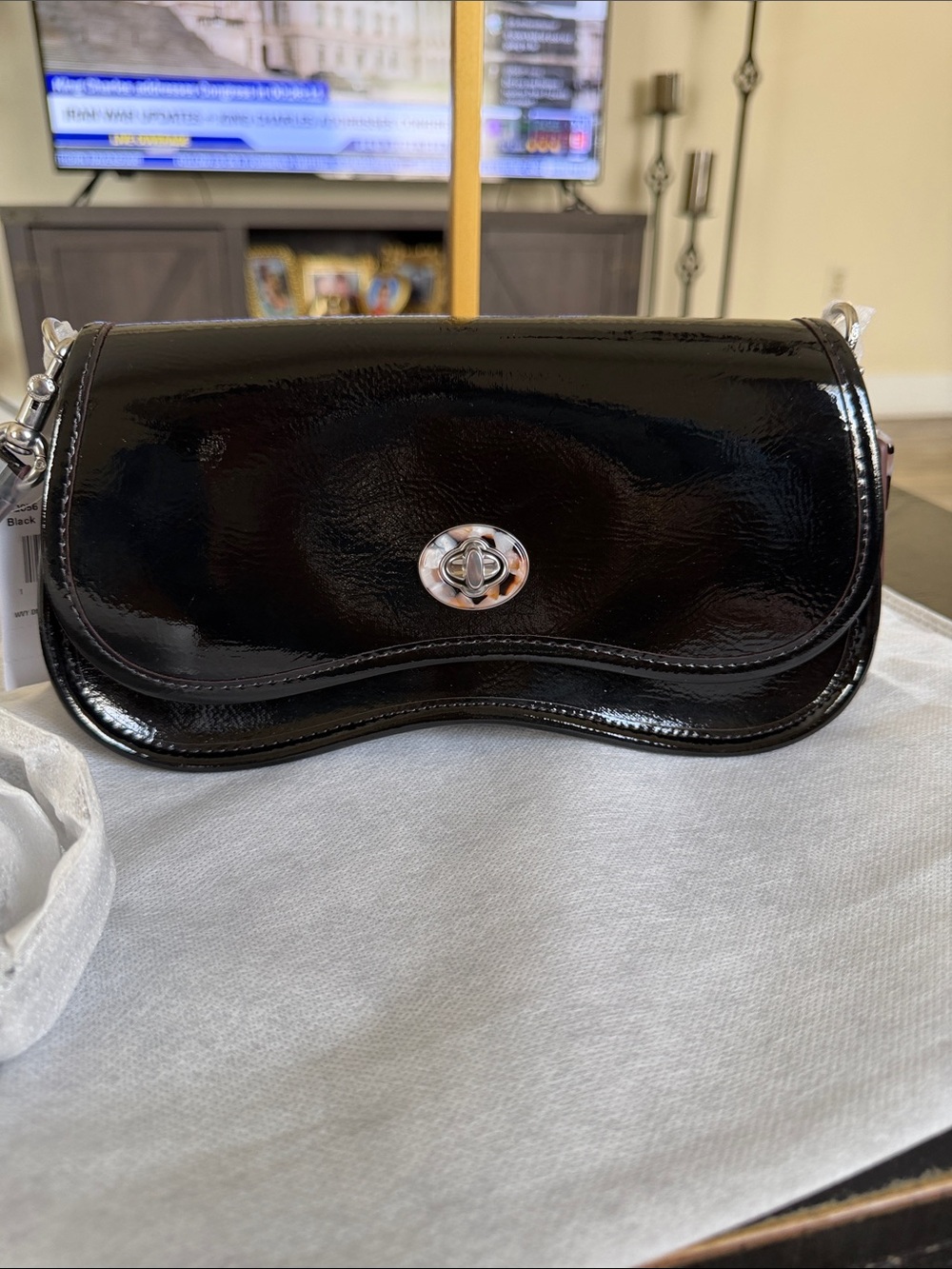 NWT Coach wavy dinky crossbody bag in black patten leather with crossbody strap